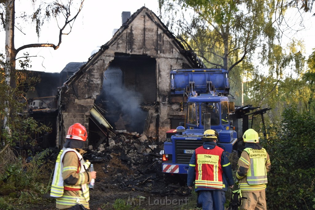 Grossfeuer Einfamilienhaus Siegburg Muehlengrabenstr P0933.JPG - Miklos Laubert